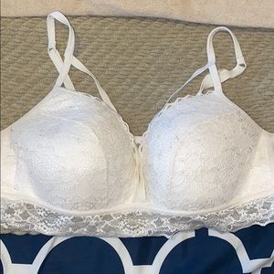VS CREAM LACE BRALETTE W PADDING